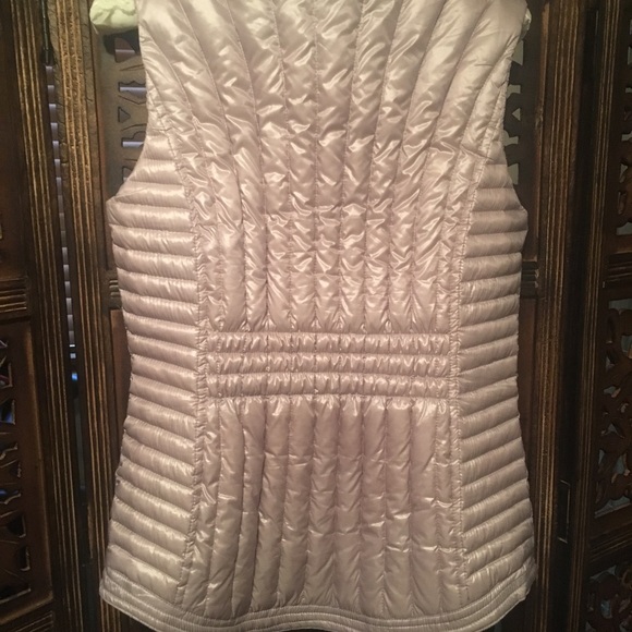 DKNY puffer vest. - Picture 3 of 4